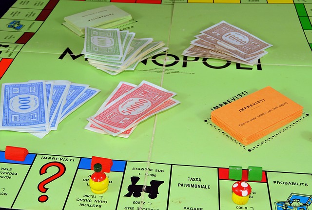 Cuánto dinero se reparte en el Monopoly